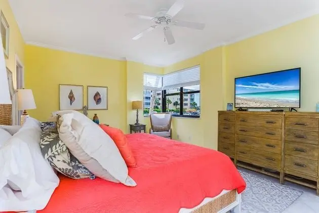 Daire (Harbor Towers Ground Floor Water View)