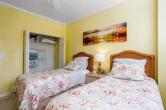 Daire (Harbor Towers Ground Floor Water View)