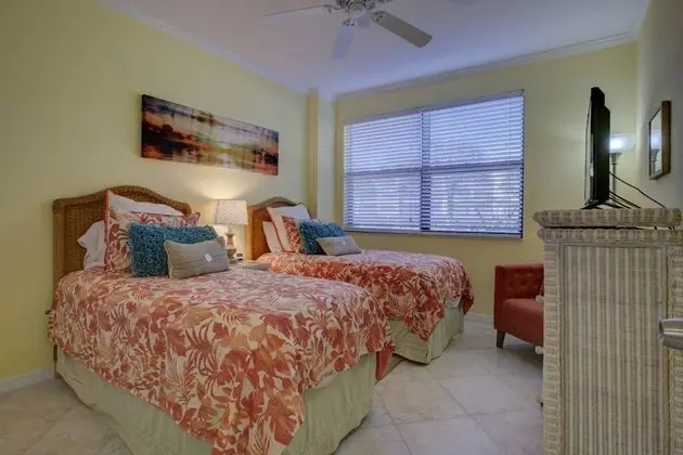 Daire (Harbor Towers Ground Floor Water View)