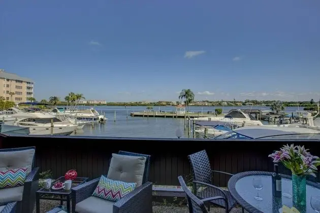 Daire (Harbor Towers Ground Floor Water View)