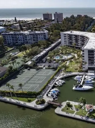 Daire (Harbor Towers Ground Floor Water View)