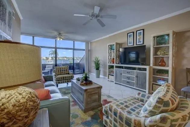 Daire (Harbor Towers Ground Floor Water View)