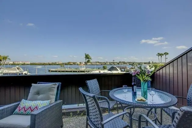 Daire (Harbor Towers Ground Floor Water View)