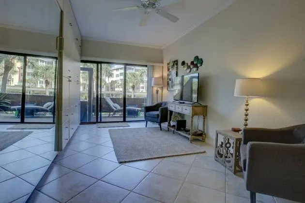Daire (Harbor Towers Ground Floor Water View)