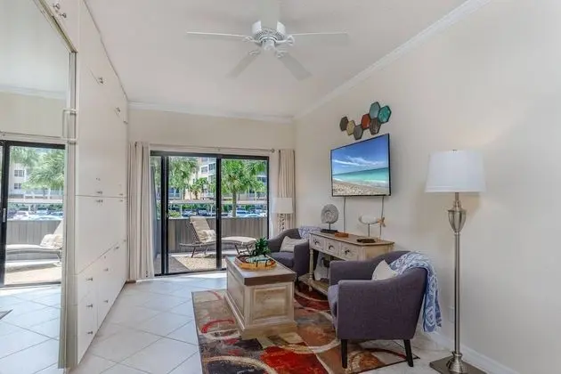 Daire (Harbor Towers Ground Floor Water View)