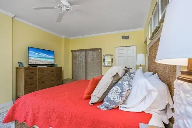 Daire (Harbor Towers Ground Floor Water View)