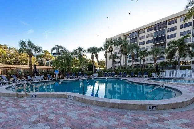 Daire (Harbor Towers Ground Floor Water View)
