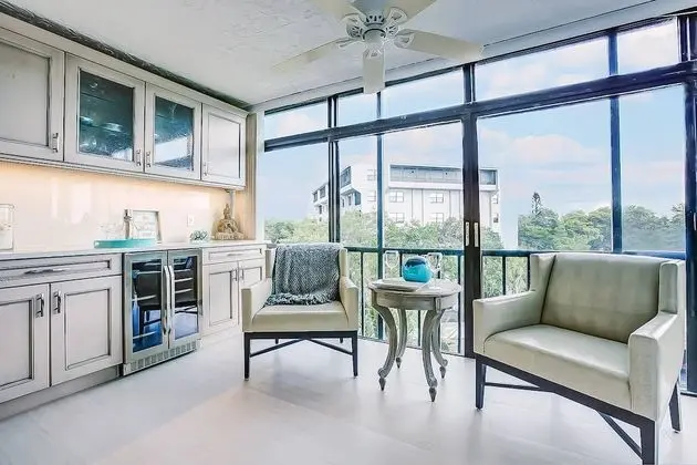 Daire (Harbor Towers Modern 3BR with den)