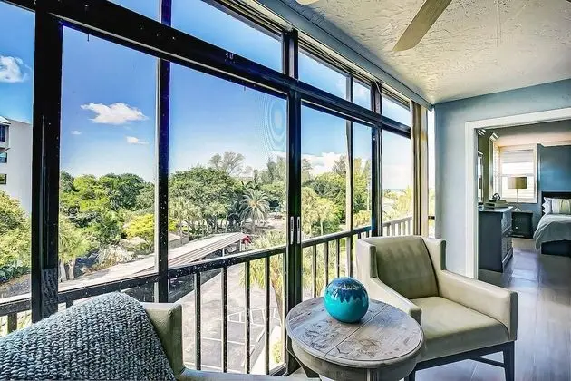 Daire (Harbor Towers Modern 3BR with den)