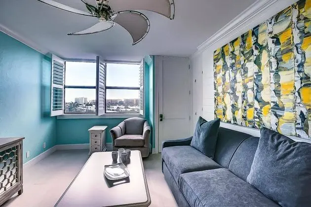 Daire (Harbor Towers Modern 3BR with den)