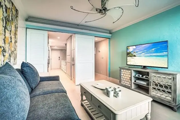 Daire (Harbor Towers Modern 3BR with den)