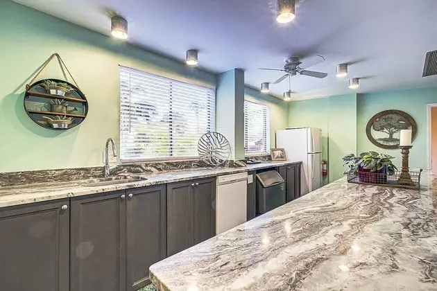 Daire (Harbor Towers Modern 3BR with den)