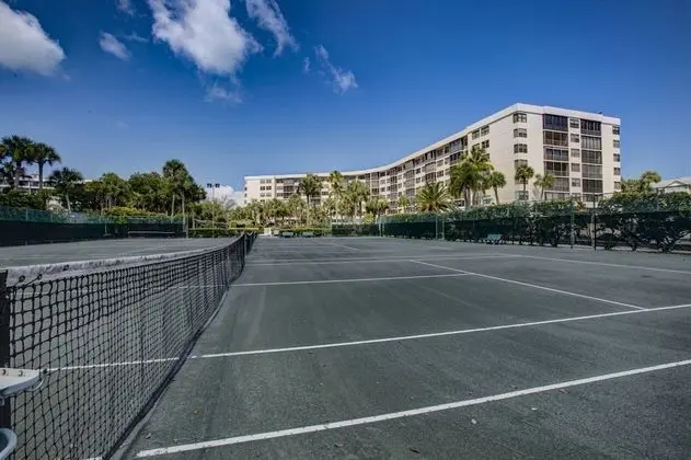 Daire (Harbor Towers Modern 3BR with den)