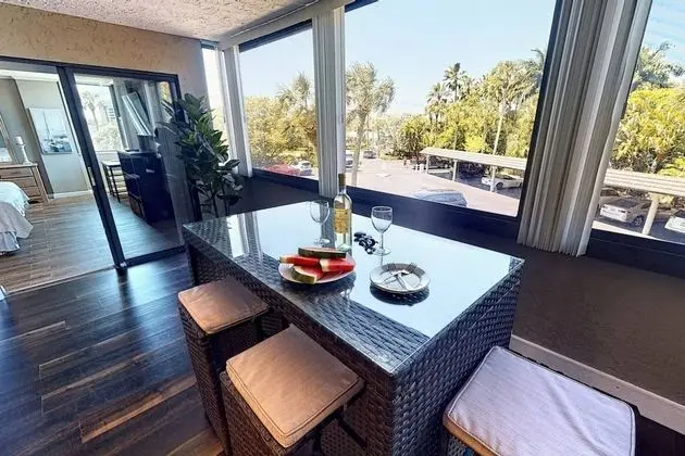 Daire (Harbor Towers Renovated 2nd Floor Sui)