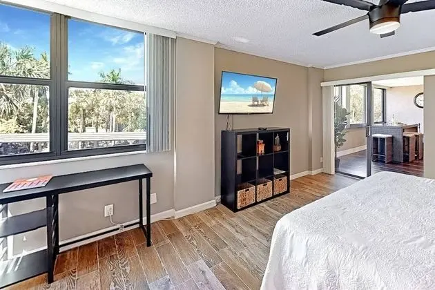 Daire (Harbor Towers Renovated 2nd Floor Sui)