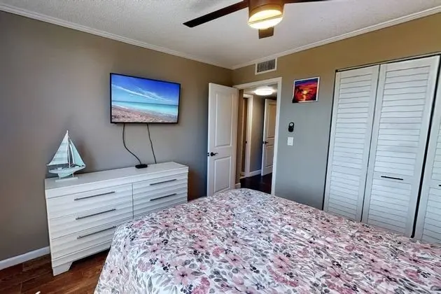 Daire (Harbor Towers Renovated 2nd Floor Sui)