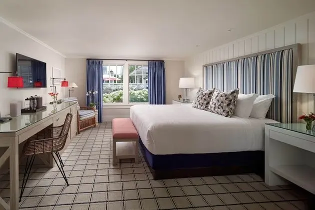 Roxana Building Accessible King Guest Room