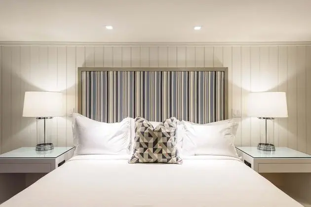 Roxana Building Accessible King Guest Room