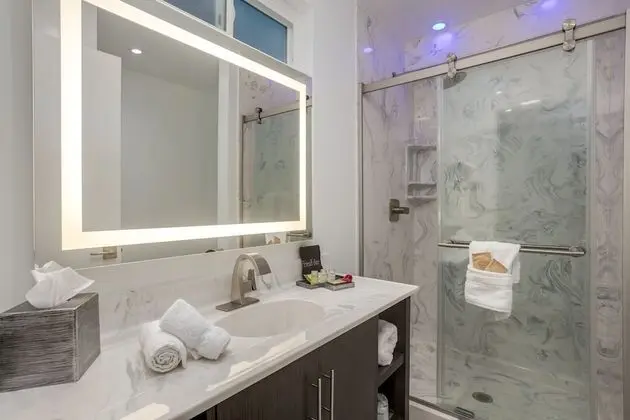 Deluxe Oda, 2 Büyük (Queen) Boy Yatak