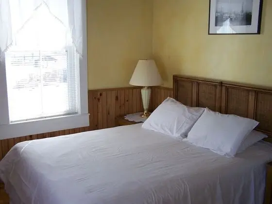 Basic Tek Büyük Yataklı Oda