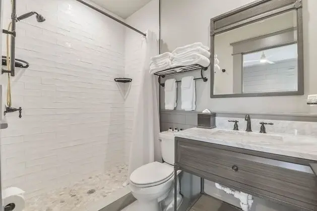 Traditional Tek Büyük Yataklı Oda