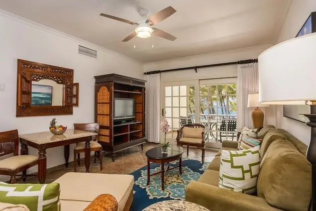Beachfront One Bedroom Suite, Upstairs
