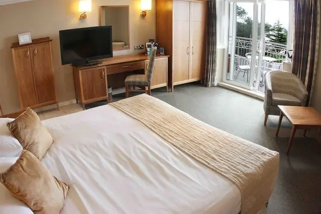 Tek Büyük Yataklı Oda, Balkon, Liman Manzaralı