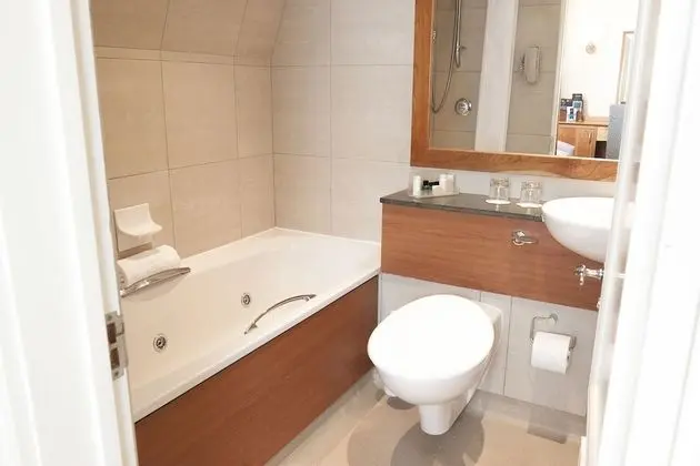 Tek Büyük Yataklı Oda, Balkon, Liman Manzaralı