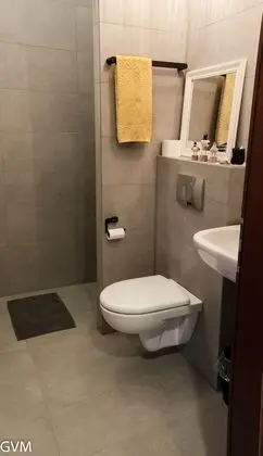 Tek Kişilik Oda, Ortak Banyo