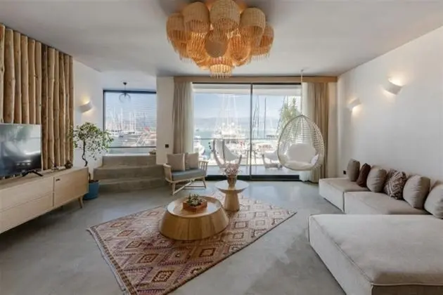 Deluxe Private Pool Rooms