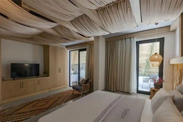 Deluxe Private Pool Rooms