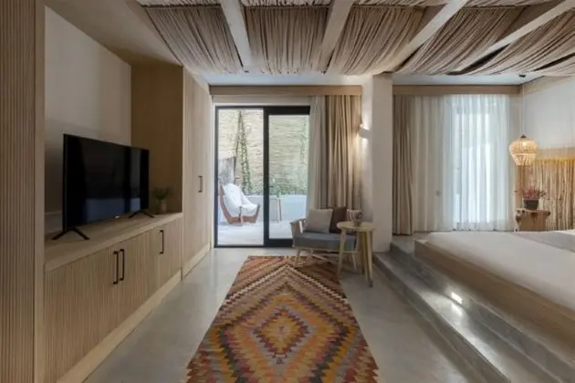 Deluxe Private Pool Rooms