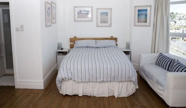 Tek Büyük Yataklı Oda, Deniz Manzaralı (Larger Room)
