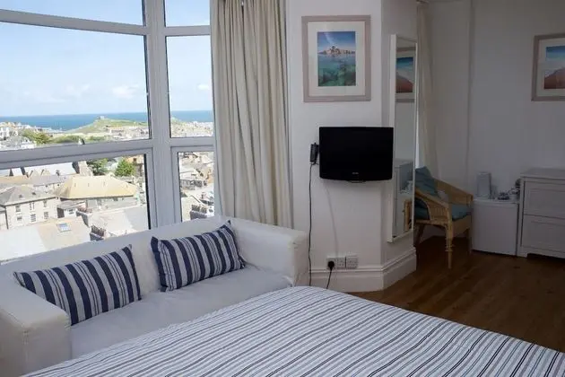Tek Büyük Yataklı Oda, Deniz Manzaralı (Larger Room)