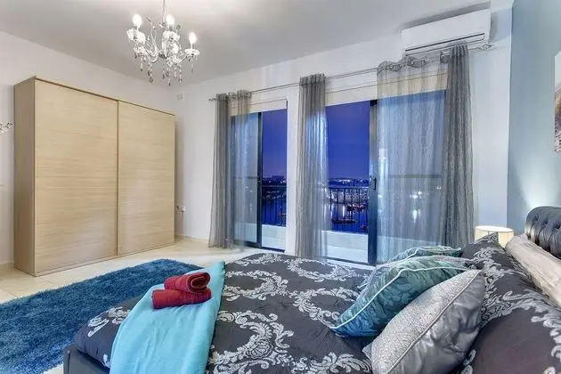 Apart Daire, 2 Yatak Odası, Balkon, Liman Manzaralı