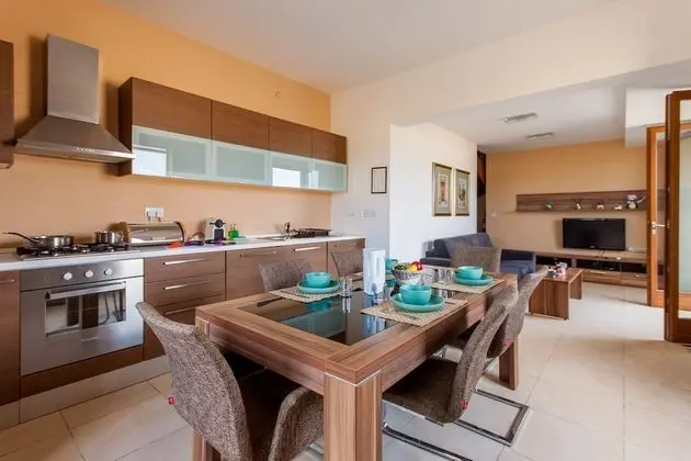 Family Ev, Birden Çok Yatak, 2 Banyolu, Bahçeli (Harbour Views Gozitan Villa + Shared)