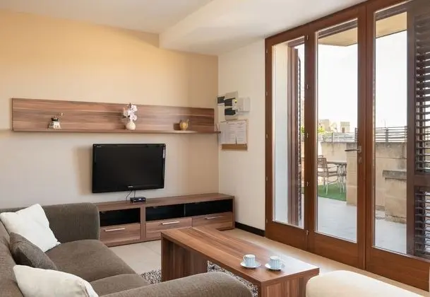 Family Ev, Birden Çok Yatak, 2 Banyolu, Bahçeli (Harbour Views Gozitan Villa + Shared)