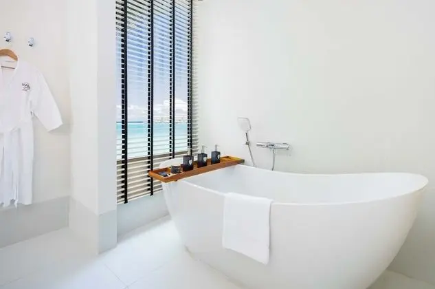 Luxury Villa, 1 En Büyük (King) Boy Yatak ve Çekyat (Platinum Overwater Private Pool Villa)