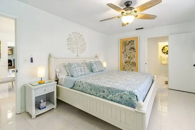 Ev (Hardee House in Gulf Gate Neighborhoo)