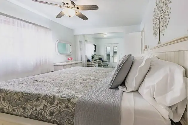 Ev (Hardee House in Gulf Gate Neighborhoo)