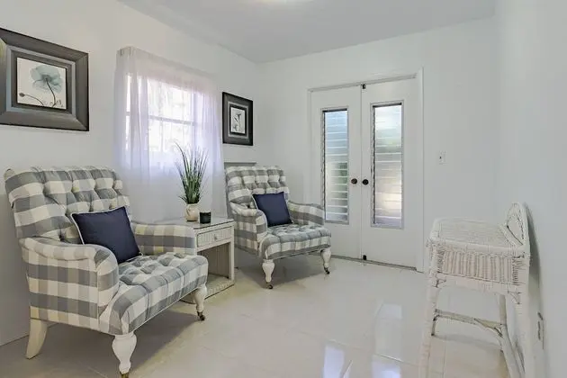 Ev (Hardee House in Gulf Gate Neighborhoo)