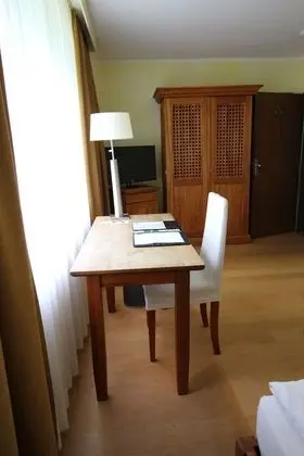 Business Tek Büyük Yataklı Oda
