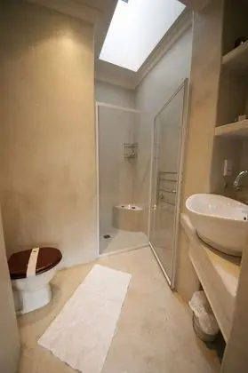 Luxury Oda