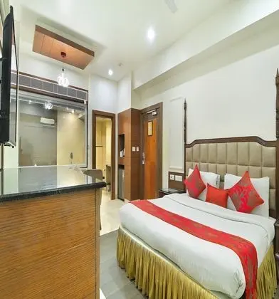 Suite Room With Bathtub