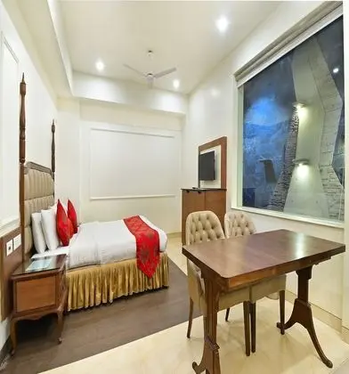 Suite Room With Bathtub