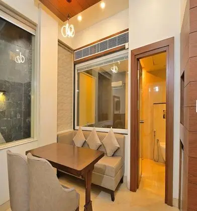 Suite Room With Bathtub