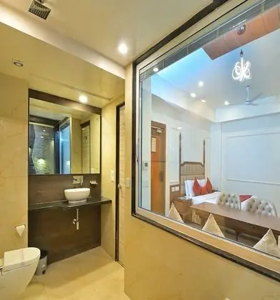 Suite Room With Bathtub