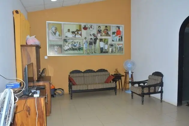 2 Bedrooms Bungalow