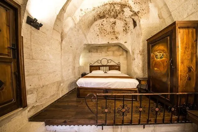 Cave Suite