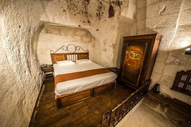 Cave Suite